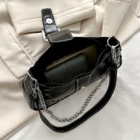 Bolso De Hombro Para Mujer Moda Con Adorno De Cadena Estilo Cool Negro Bolso De Axila De Motociclista Calidad Superior Para Damas Y Niñas - details 9