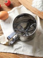 1PC Sieve De Harina De Acero Inoxidable Con Presión Manual Malla Fina Para Polvo De Levadura Azúcar Herramientas De Hornear Para La Cocina - details 4