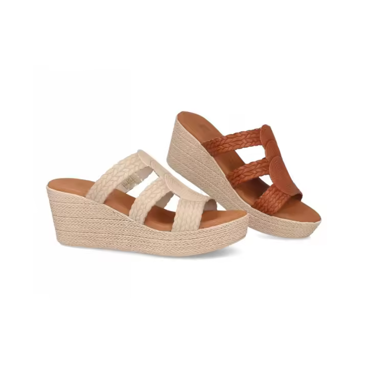 940 - BDA SANDALIAS DE CUÑA   COLORES : CUERO , BEIGE  TALLAS : 35 AL 41  CORTE EXTERIOR : PIEL  FORRO INTERIOR : PIEL  PLANTILLA : PIEL / GEL  ALTURA TACÓN / CUÑA : 7 CM.  PISO : SINTÉTICO - 1
