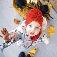 Turbante Para Bebé Niña Bonnet De Cabeza Suave Con Flor Lindo Sombrero Ajustable Para Niños Recién Nacidos Foto Hat Polyester - details 4