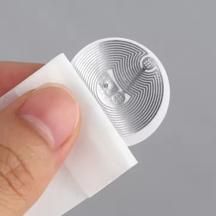 Etiquetas NFC Adhesivas Ntag213 Ntag215 13.56 MHZ 540 Bytes Para Teléfonos NFC Etiquetas RFID Autocolantes De Control De Acceso - 1