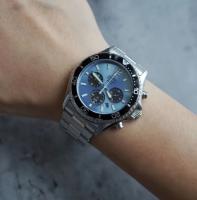 ​reloj cronógrafo hombre solar Orient Sports Chronograph Ice Blue Panda RA-TX0206L 42.8mm 200m WR cristal de zafiro correa de acero (funciona con energía solar o luz) - details 1