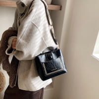 Bolso Bandolera De Cuero PU Vintage Para Mujer Lujo Diseñador Negro Bolso De Hombro Con Cadena Estilo Elegante Y Versátil - details 13