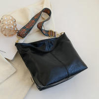 Bolso De Hombro Para Mujer En Cuero PU Vintage De Color Sólido Moda Con Correa Ancha Y Estilo Crossbody Bolsa De Buque - details 1