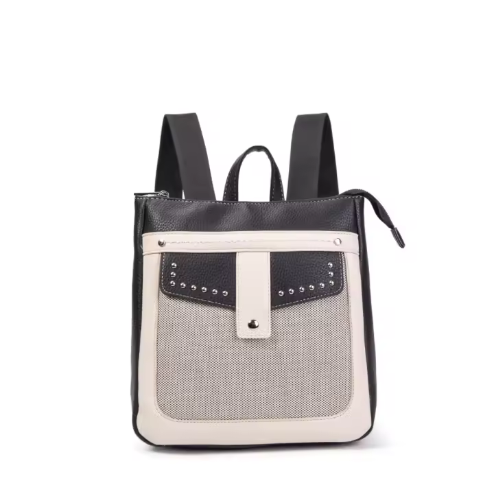 Mochila de mujer en polipiel con detalles en poliéster, diseño moderno con bolsillo frontal decorativo y tachuelas, ligera, cómoda y funcional para uso diario, perfecta para ciudad o trabajo, disponible en rosa, beige, negro y más | Sara Bags - 1