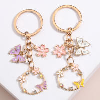 Llavero De Enamel Lindo Con Mariposa Y Flor De Sakura Llavero De Jardín Para Amigas Y Mujeres Regalo De Amistad Joyería Hecha a Mano - details 0