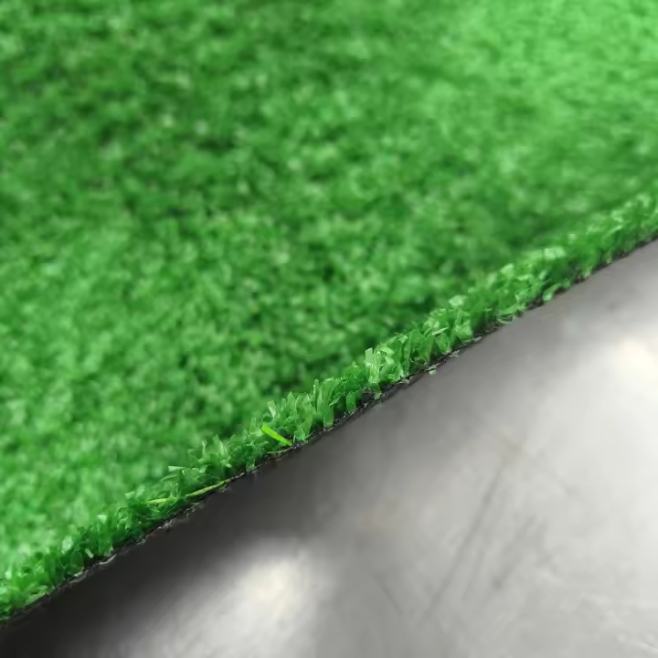LILI HOME Césped Artificial Modelo Profesional 20mm Resistente a la Intemperie y Rayos UV Fácil Instalación. es la solución perfecta para quienes buscan una opción asequible y de baja mantención para sus espacios exteriores. Con su apariencia natural y fá - 1