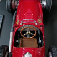 Coche Antiguo FE-RRA-RI 500 F2 Formula 1 British GP 1953 Mike Hawthorn - Escala 1:18 Rojo - details 0