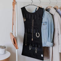 Niucom vestido organizador de joyas y bisutería, almacenamiento de joyería con 30 compartimentos con forma de vestido para armario con percha, anillos, pendientes, colgantes - details 2