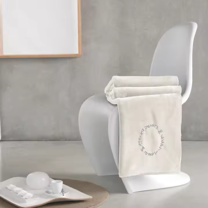 DEVOTA&LOMBA - Manta Polar Lisa - Extrasuave y de Gran Calidad - 4 Colores - 130x180 cm - Poliéster de Gran Calidad - Fabricado en España. - 1