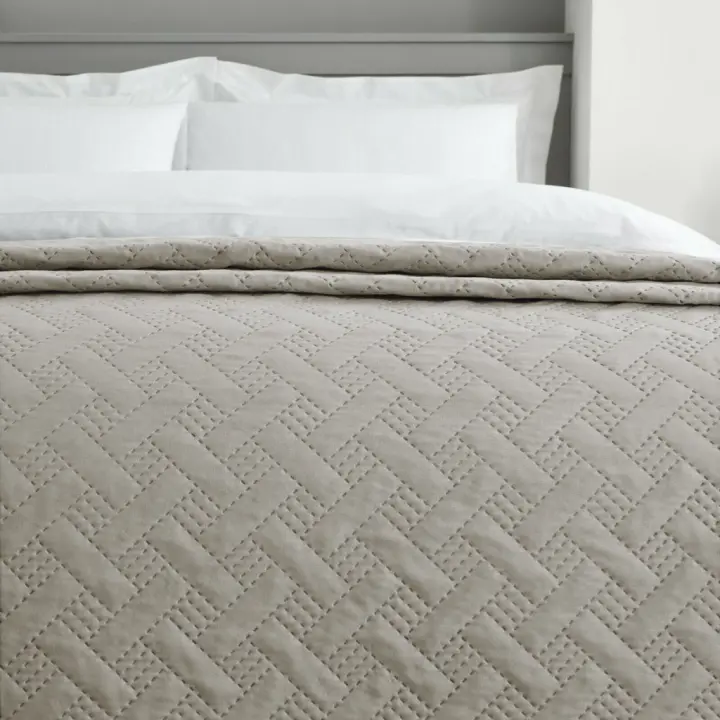 Colcha Bouti  Estampada o Lisa, Multiusos para Verano y Entretiempo, 100% Poliéster, Colcha Cubre Cama Fina, Suave. Ideal para Decorar su dormitorio. Disponible en Todas Las Medidas - 1