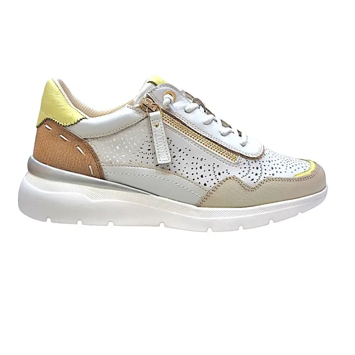 Shoes Zapatillas marca Carmela para mujer en color beige - 1