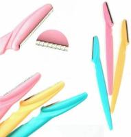 12 piezas de afeitadora de cejas, dermaplaning indolora, afeitadora facial portátil, recortadora para mujeres y hombres, Reino Unido - details 0