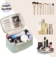 Bolsa de maquillaje de viaje con compartimento para brochas, bolsa de maquillaje grande y portátil con asa, estuche organizador de maquillaje de piel sintética resistente al agua. - details 4