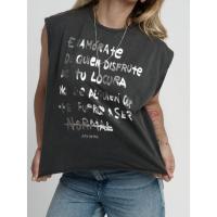 Camiseta "Enamórate" fade out de Aire Retro. Camiseta de algodón sin mangas de Aire Retro, súper cómoda y versátil, con letras en plateadas que de dan un toque especial a tu look - details 3