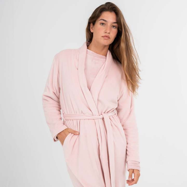 Bata Terciopelo Super Soft Rosa Palo - Elegancia Confortable para Relajarte en Casa, Disponibilidad en Tallas S a XL, Tela Suave al Tacto que Abraza Tu Piel, Ideal para Todas las Estaciones, Color Ros