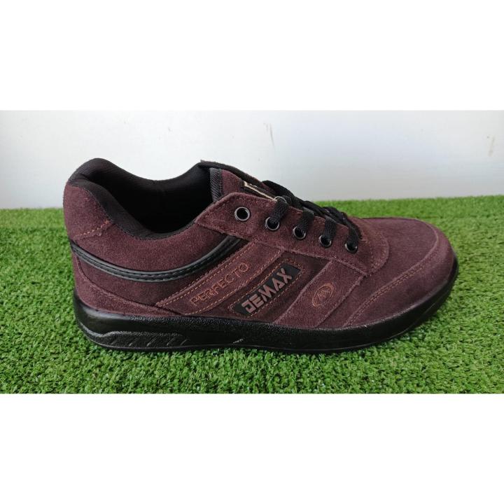Zapatillas Hombre Demax "Perfecto" en Piel Serraje –707 Comodidad y Resistencia Clásica  Descripción del Producto Descubre el equilibrio perfecto entre funcionalidad y estilo tradicional con las zapatillas Demax modelo Perfecto. Este calzado es un referen