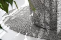 Alfombra Corcega Gris - Parentesi Quadra: Durabilidad, Estilo y Sostenibilidad en un Diseño Ecofriendly - details 2