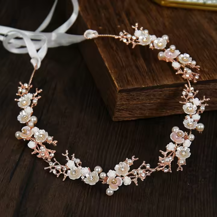 Diadema De Boda Hecha a Mano Con Flores De Concha Y Cristal Imitación Perla Accesorio Para El Cabello De Novia Tiara De Mujer - 1