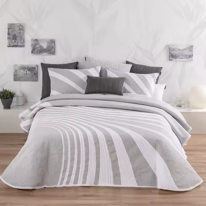 Manterol - Colcha cubrecama jacquard dibujo geométrico círculos color beige, gris y blanco. Tejido en nuestros telares con la mayor calidad. Ideal para primavera, verano y entretiempo. Tejido duradero y antideslizante. - 1