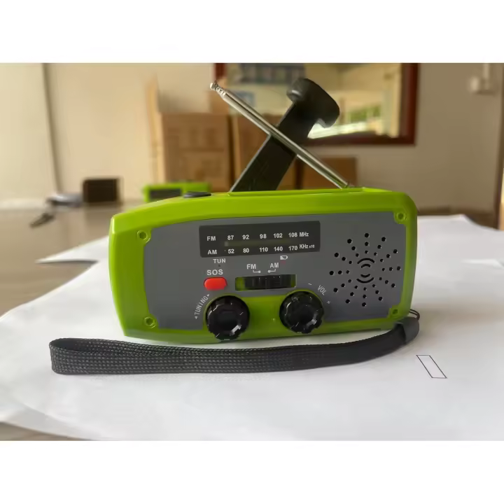 Radio solar de emergencia, radio de manivela con linterna LED, alarma SOS, AM/FM, con batería de 2000 mAh para carga de emergencia de Smartphone Green - 1