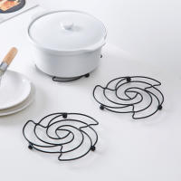 1PC Creativo Tapete De Hierro Redondo Soporte Para Sartén Y Taza Tapete De Cocina Moderno Ecológico Para Decoración De Mesa - details 4
