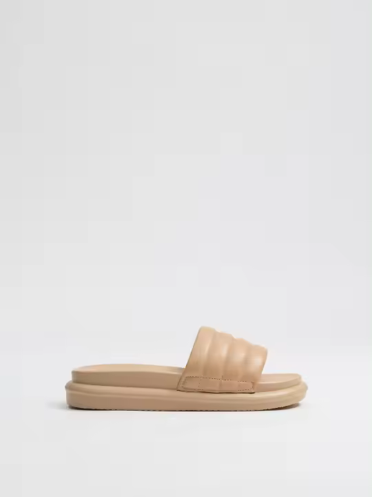 Sandalia pala engomada arena, diseño acolchado mullido, suela plana goma, plantilla moldeada INSIDE - 1