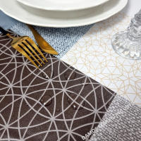 OnedayStudio Mantel Plástico de PVC de Alta Resistencia, 140 cm de Ancho, Diseño Geométrico Moderno Gris y Rojo, Ideal para Mesa de Comedor, Cocina o Salon, Limpieza con Paño Húmedo - details 2