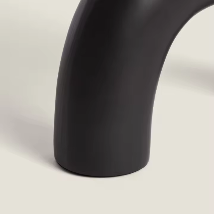 LEDKIA LIGHTING - Lámpara de Mesa Decorativa | Base de Cerámica y Pantalla de Tela | Iluminación Máxima 40W | Uso Interior IP20 | Dimensiones Compactas, Negro, Cerámica, Tela - 1