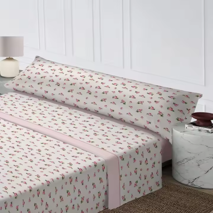 Juego de Sábanas 3 Piezas Rosa Floral - Diseño Elegante con Flores y Patrones Decorativos | Incluye Sábana Ajustable, Colcha Delicada + Funda de Almohada Grande |Tallas 90cm (Individual), 105cm (Matrimonio), 135cm (Queen), 150cm (King), 180cm (Super King) - 1