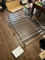 Cosgomarket - Organizador para 50 pares de zapatos mantiene los zapatos organizados Hecho de metal con un acabado cromado 10 niveles para organizar tus zapatos, Diseño con ruedas de bloqueo hace que sea portátil y movible, ideal para habitación o armario - details 3