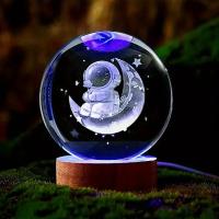 Bola De Cristal Con Láser 3D Y Luz Colorida Astronauta Regalo Perfecto Para Hija Madre Amiga Decoración Para Sala De Estar Dormitorio - details 0
