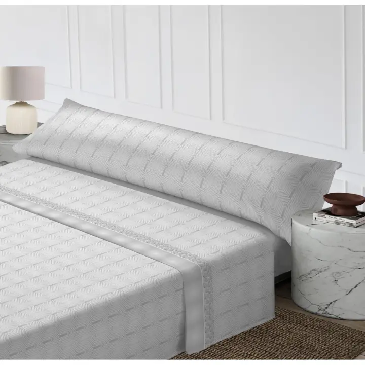 Juego de Sábanas Verano 3 Piezas - Microfibra Ultra Suave con Rayas Blancas | Tallas 90/105/135/150/180 cm | Diseño Moderno Gris Perla | Anti-Arrugas y Transpirable - 1