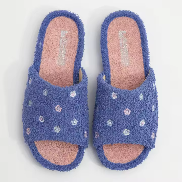 VULCA-BICHA Zapatilla de Casa Mujer Vulca-Bicha Flores Bordadas Azul y Salmón - 1
