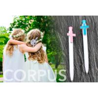 Boligrafo en PVC con pulsador en forma de Cruz en color Rosa o Azul. Con escritura en Azul. Medida 13,60 cm. Un regalos perfecto para dar como recuerdo a los invitados a una Primera Comunión o un Bautizo. - details 0