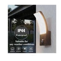 Amazonbasics - Luces Exteriores con Sensor de Movimiento - Pared Exterior - Gris Carbón - Luz LED PIR de Aluminio - Lámpara de Pared Exterior Negra IP44 - Patio, Terraza, Pasillo, Garaje - details 0
