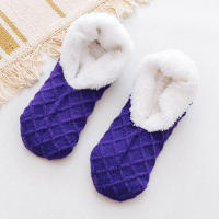 Calcetines De Piso Para Mujer En Color Sólido Talla Grande No Show Antideslizantes De Plush Coral Fleece Calientes Para Uso Doméstico - details 6
