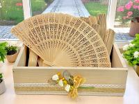 Lote de 50 abanicos de madera de sándalo de 20 cm en caja de madera decorada - regalos para invitados de boda, comuniones, bautizos, aniversarios, Detalles de boda y regalos de celebración para eventos - details 5