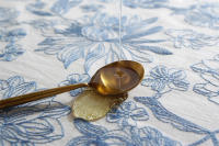 Mantel De Porcelana Azul Y Blanco Con Bordado En Algodón 100% Resistente Al Agua Y Aceite Con Borde De Hoja De Loto - details 3