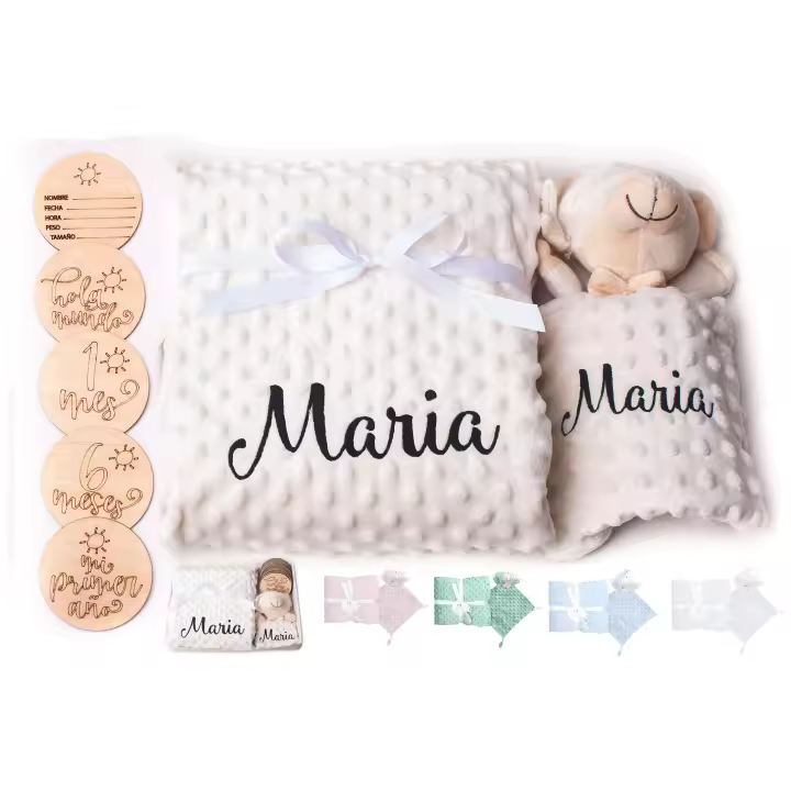 Olesea Manta de Bebé Personalizada con Nombre Bordado – Set de Regalo con Manta + DouDou + Placas Cumplemes de Madera – Suave y Cálida – Regalo Recién Nacido Baby Shower Bautizo - 1