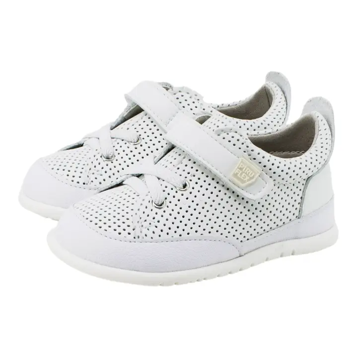 Deportivas blancas perforadas de Piruflex - 1