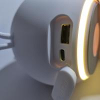 Altavoz Bluetooth con LED RGB, Diseño de tela de alta calidad resistente al agua. Sonido de 360 °. Batería de 10,000 mAh y Sonido de 10W - Conexión Inalámbrica, Control por Voz y Uso para Móviles, PC y Exteriores. Lukkalia - Kids and Us. LKKEcho - details 2