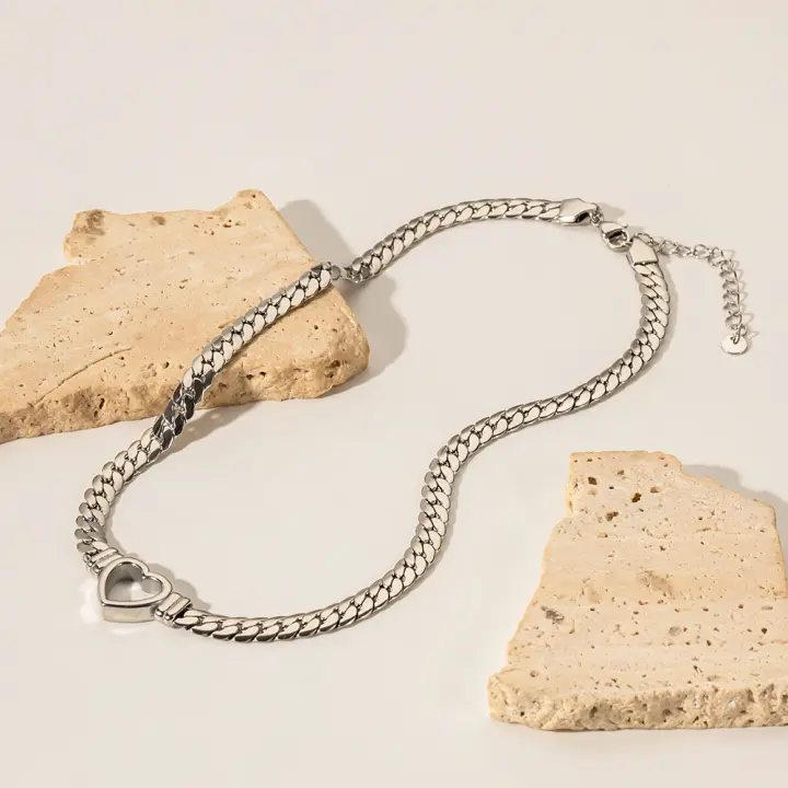 Collar De Cadena Cubana De Acero Inoxidable 316L Para Mujer Con Corazón Hueco Cadena Serpiente Plana Joyería De Moda Clavícula Hipóalergénica - 1