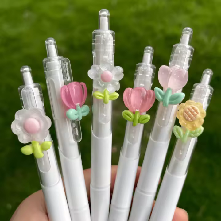 2 PCS Rotuladores De Gel Kawaii Con Diseño De Flores ST Tip Para Oficina Y Escuela Plástico 0.5mm Escribir Suavemente - 1