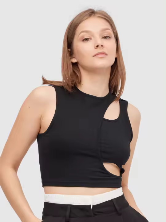 Destaca con este top asimétrico cut out, perfecto para las amantes de la moda arriesgada INSIDE - 1