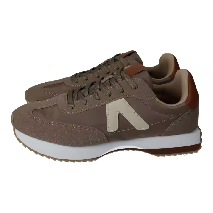 Deportivos marca DEMAX para hombre en color kaki. Zapatillas Demax Hombre Casual Marrón con Memory Foam y Plantilla Extraíble - 1