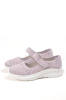 Zapatillas tipo Mary Jane para mujer con diseño calado y suela ergonómica de goma, fabricadas en material transpirable y con práctico cierre de velcro ideales para combinar con atuendos casuales Lyla Wang - details 1