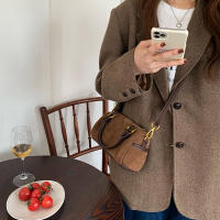 Bolso De Hombro Pequeño En Cuero Sintético Marrón Estilo Coreano Retro Casual Bolso Cruzado Para Mujer Con Cierre De Cremallera - details 10