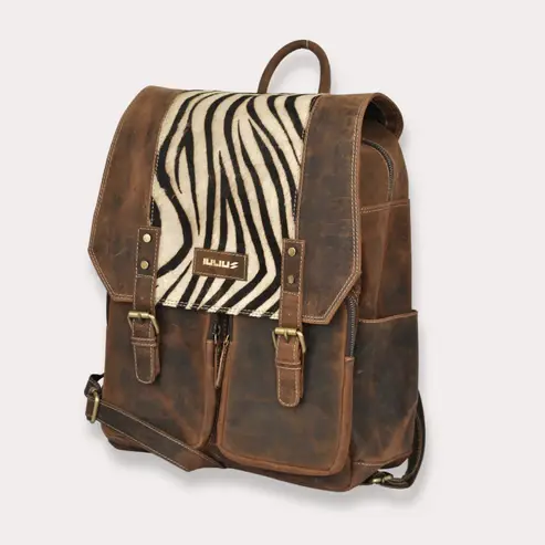 Mochila de Cuero Genuino con Solapa Animal Print – IULIUS | Para portátil 15,6", elegante, resistente y con estilo único - 1