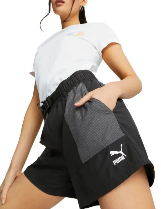 Short Puma Deportivo Negro para Mujer con Cintura Elástica Ajustable y Bolsillos Tipo Chubasquero - 1